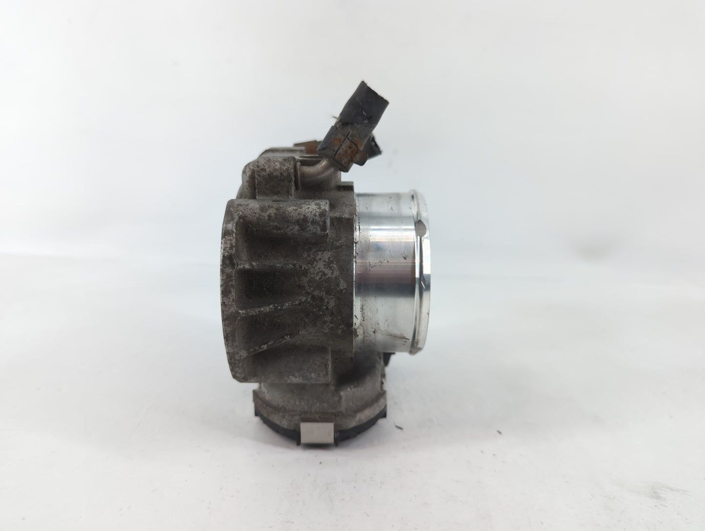 2012-2015 Kia Sorento Throttle Body P/N:35100-2G700 Fits Fits 2011 2012 2013 2014 2015 2016 OEM Used Auto Parts - Oemusedaut