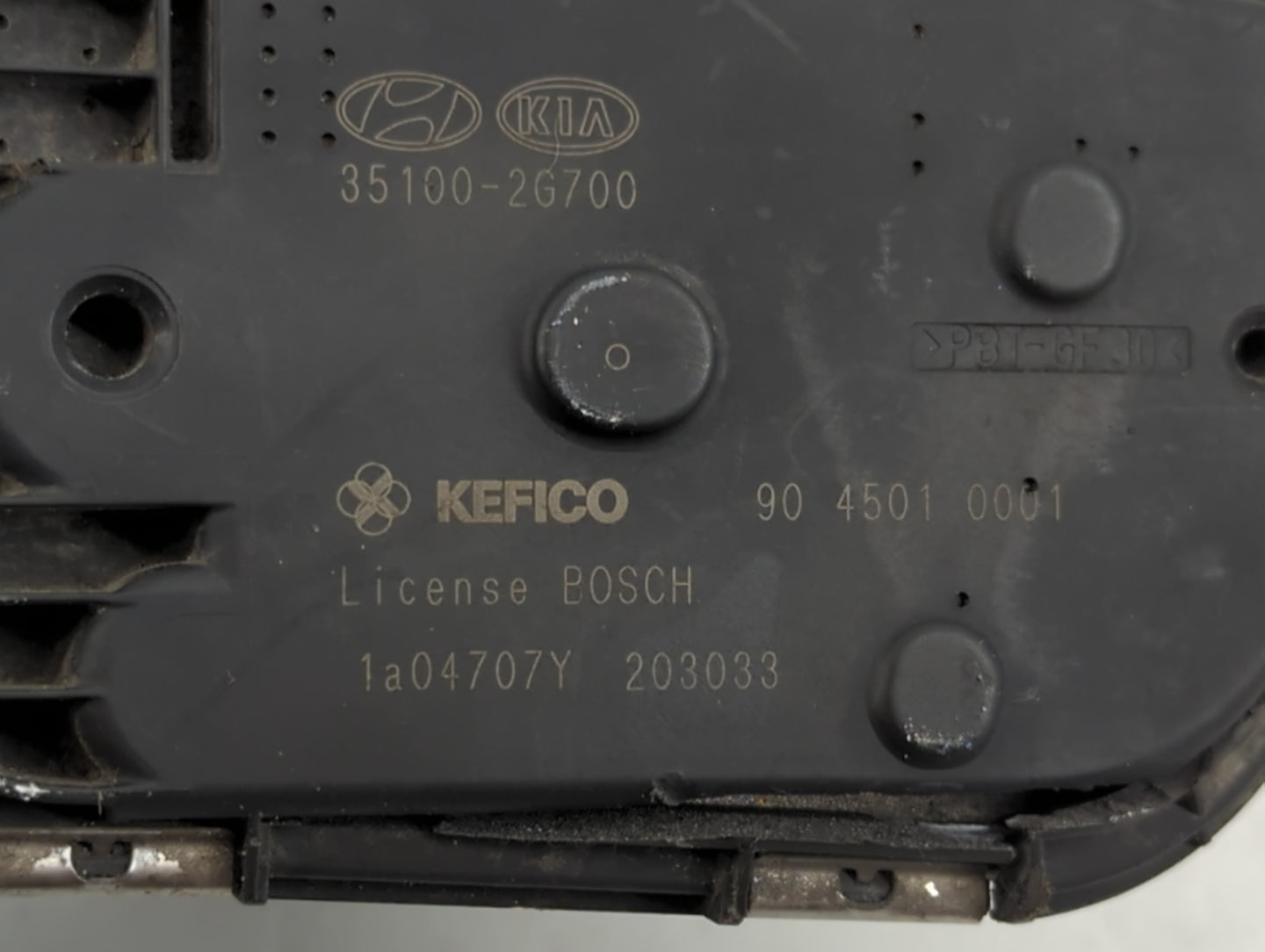 2012-2015 Kia Sorento Throttle Body P/N:35100-2G700 Fits Fits 2011 2012 2013 2014 2015 2016 OEM Used Auto Parts - Oemusedaut