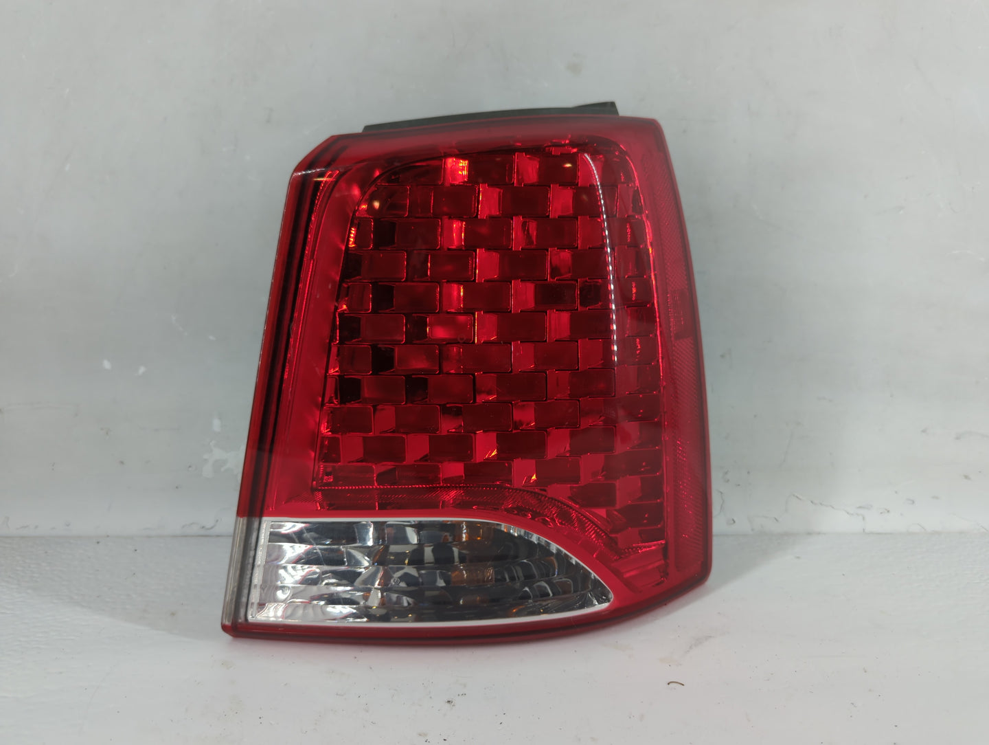 2011-2013 Kia Sorento Tail Light Assembly Driver Left OEM P/N:92402-1U000 Fits Fits 2011 2012 2013 OEM Used Auto Parts - Oem