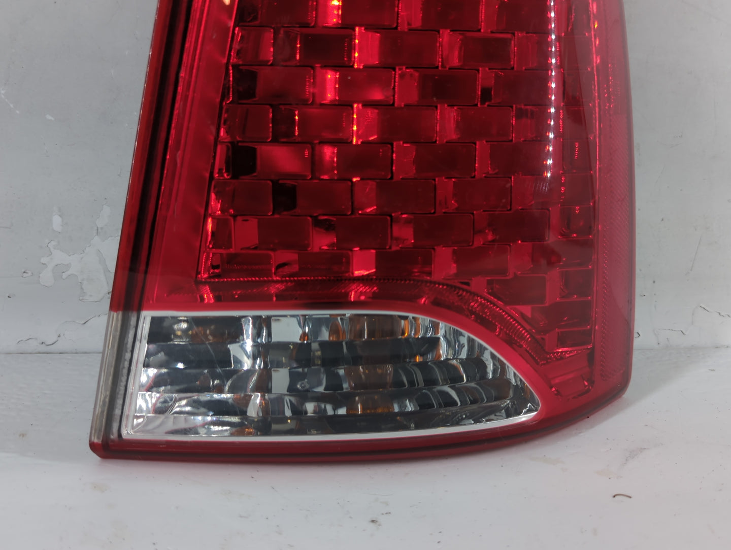 2011-2013 Kia Sorento Tail Light Assembly Driver Left OEM P/N:92402-1U000 Fits Fits 2011 2012 2013 OEM Used Auto Parts - Oem