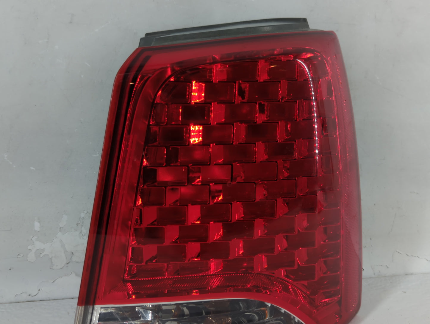 2011-2013 Kia Sorento Tail Light Assembly Driver Left OEM P/N:92402-1U000 Fits Fits 2011 2012 2013 OEM Used Auto Parts - Oem