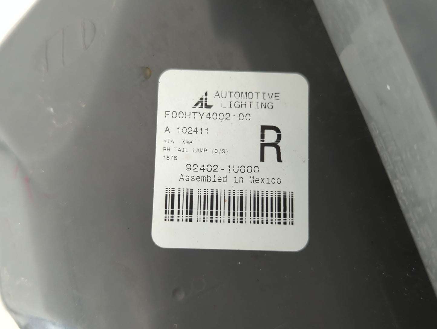 2011-2013 Kia Sorento Tail Light Assembly Driver Left OEM P/N:92402-1U000 Fits Fits 2011 2012 2013 OEM Used Auto Parts - Oem