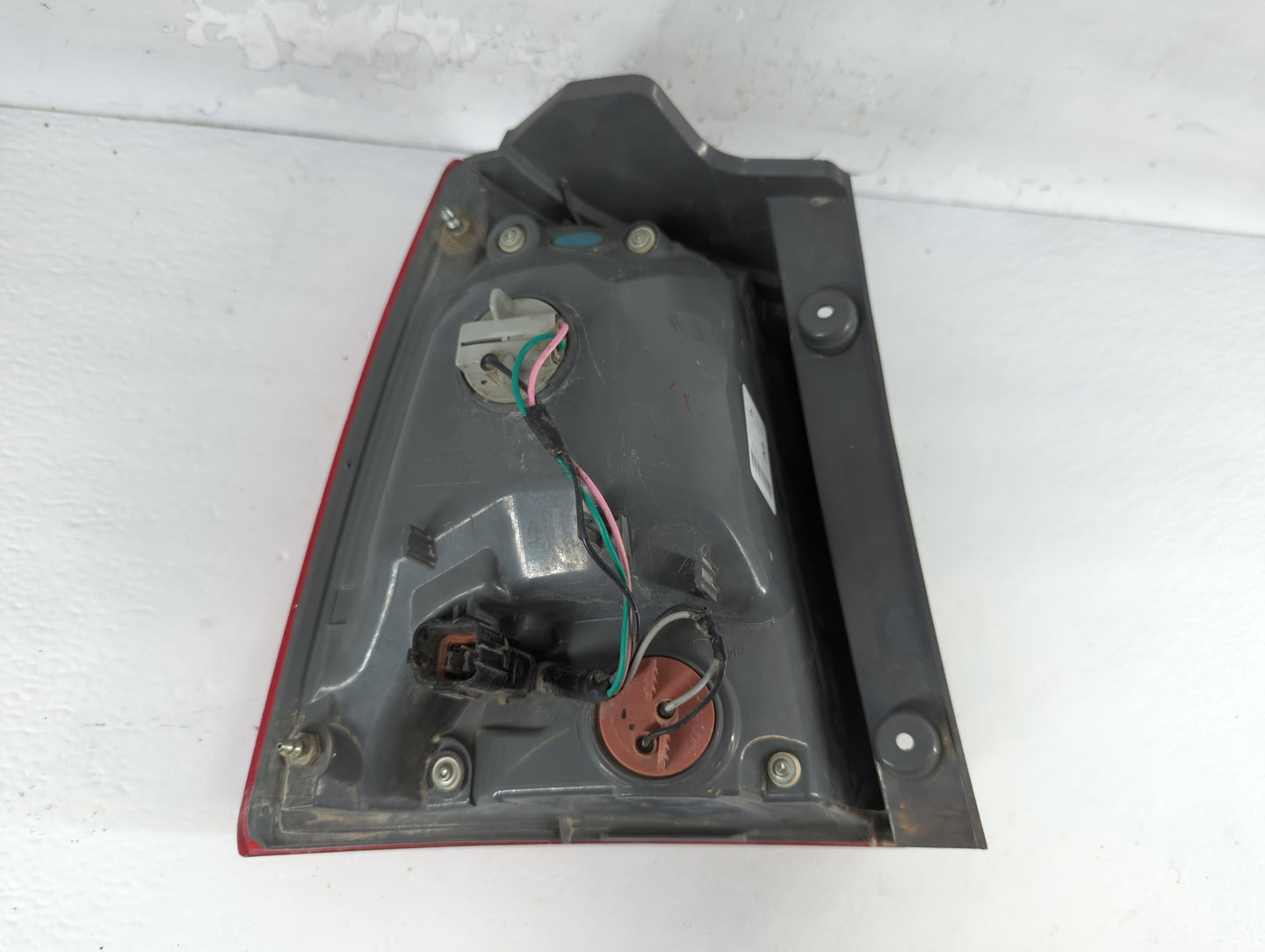 2011-2013 Kia Sorento Tail Light Assembly Driver Left OEM P/N:92402-1U000 Fits Fits 2011 2012 2013 OEM Used Auto Parts - Oem