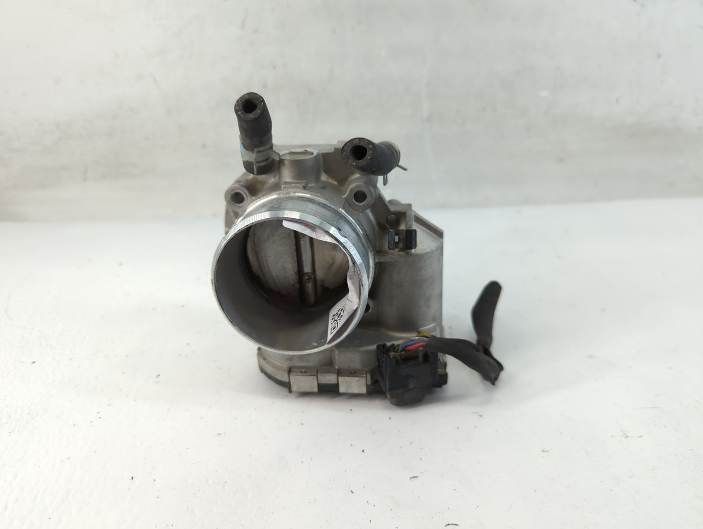 2011-2013 Kia Sorento Throttle Body P/N:35100-2G700 Fits Fits 2010 2011 2012 2013 2014 OEM Used Auto Parts - Oemusedautopart