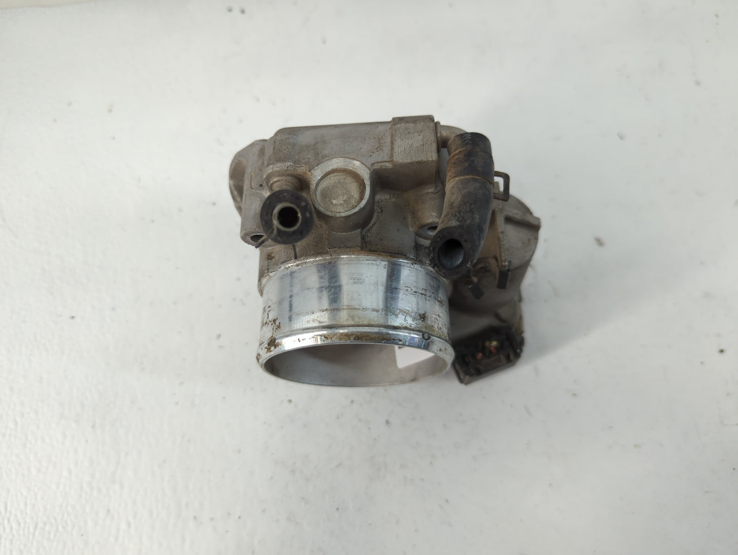 2012-2015 Kia Sorento Throttle Body P/N:35100-2G700 Fits Fits 2011 2012 2013 2014 2015 2016 OEM Used Auto Parts - Oemusedaut