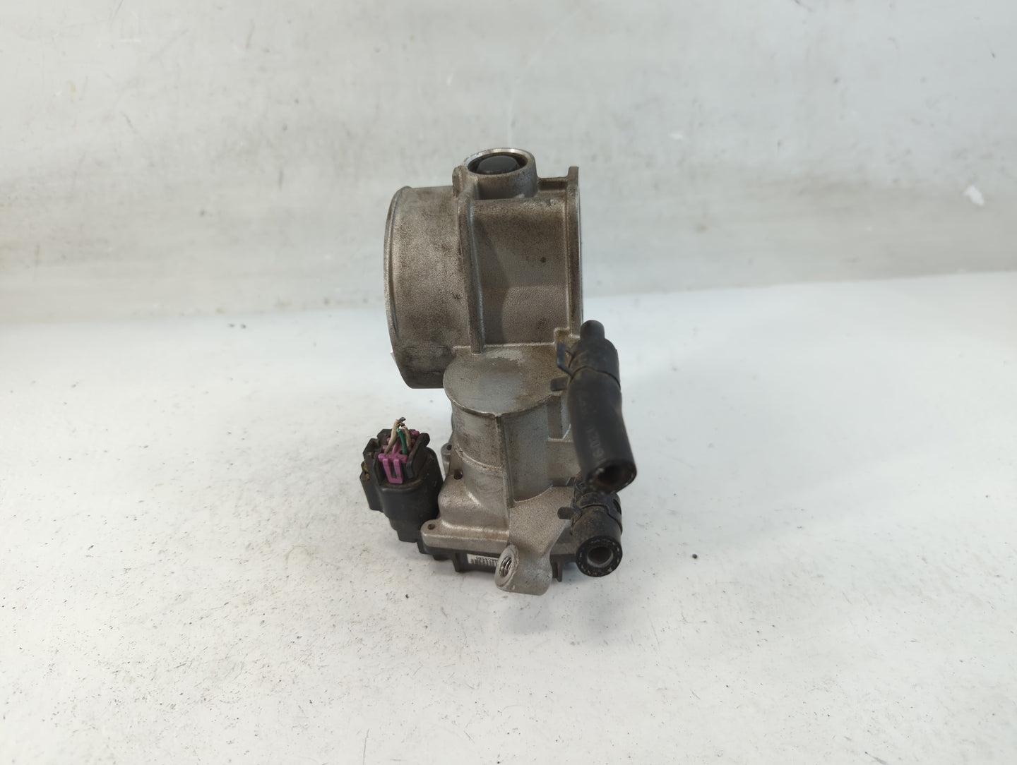 2011-2013 Kia Sorento Throttle Body P/N:DG6130826B05550 Fits Fits 2010 2011 2012 2013 2014 OEM Used Auto Parts - Oemusedauto