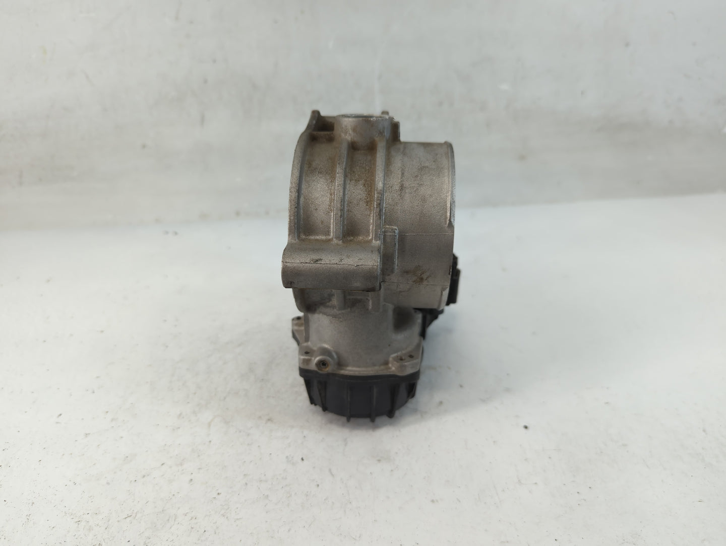 2011-2013 Kia Sorento Throttle Body P/N:DG6130826B05550 Fits Fits 2010 2011 2012 2013 2014 OEM Used Auto Parts - Oemusedauto