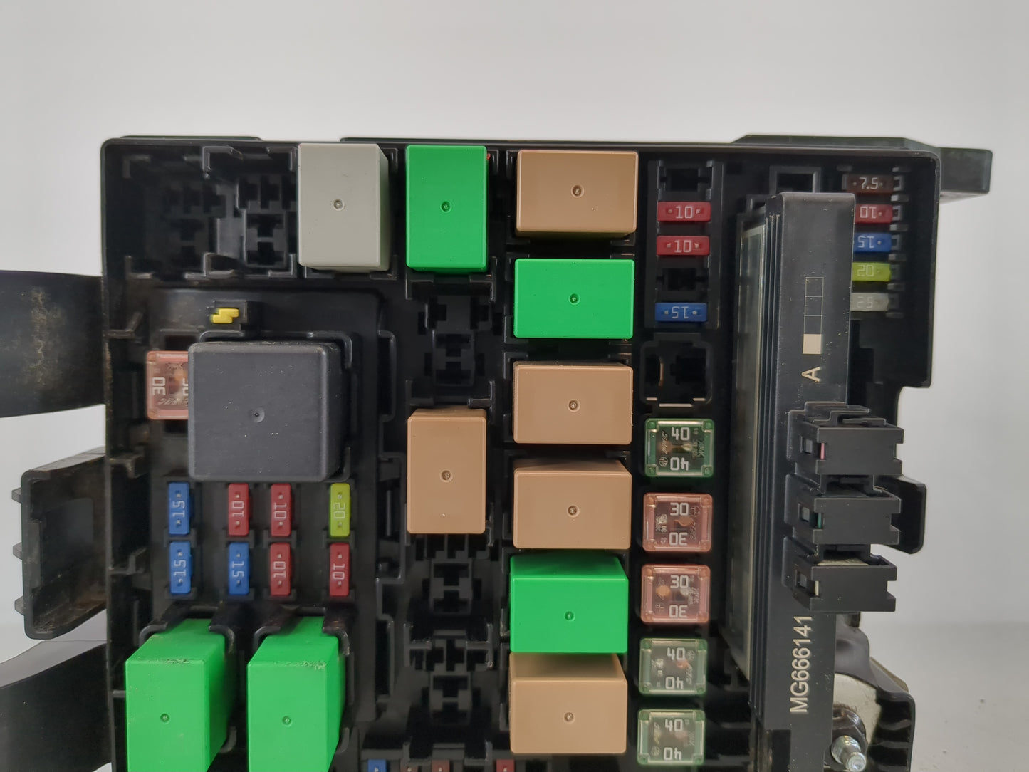 2012-2013 Kia Soul Fusebox Fuse Box Panel Relay Module P/N:91307 2S480 Fits Fits 2012 2013 OEM Used Auto Parts - Oemusedauto