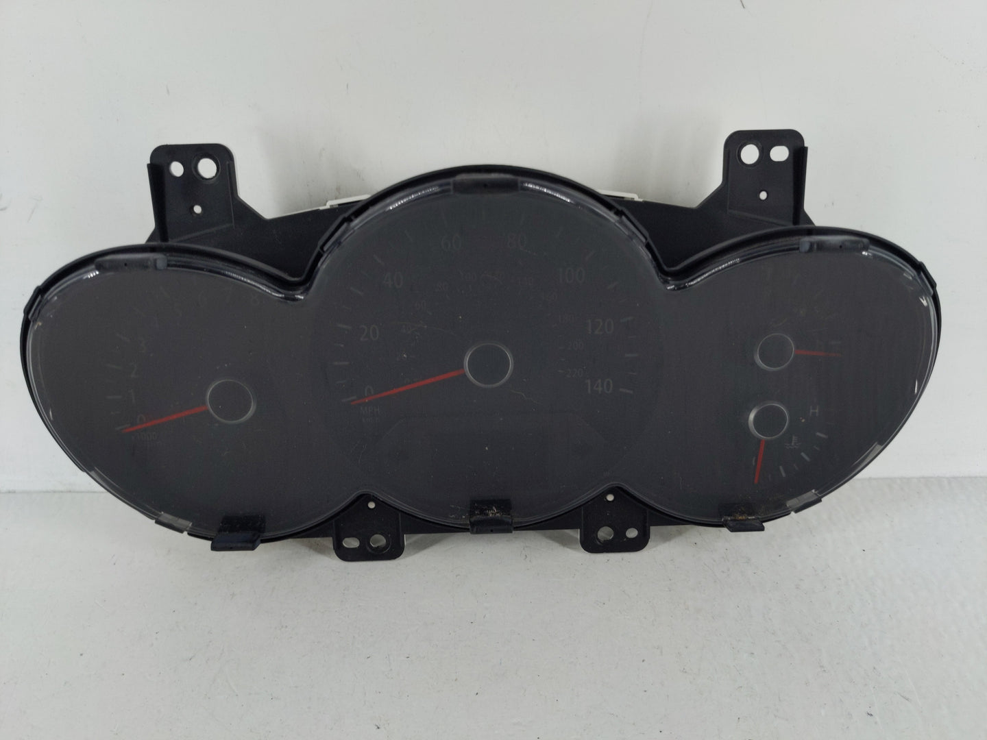 2012-2013 Kia Soul Instrument Cluster Speedometer Gauges P/N:94009-2K320 Fits Fits 2012 2013 OEM Used Auto Parts - Oemusedau