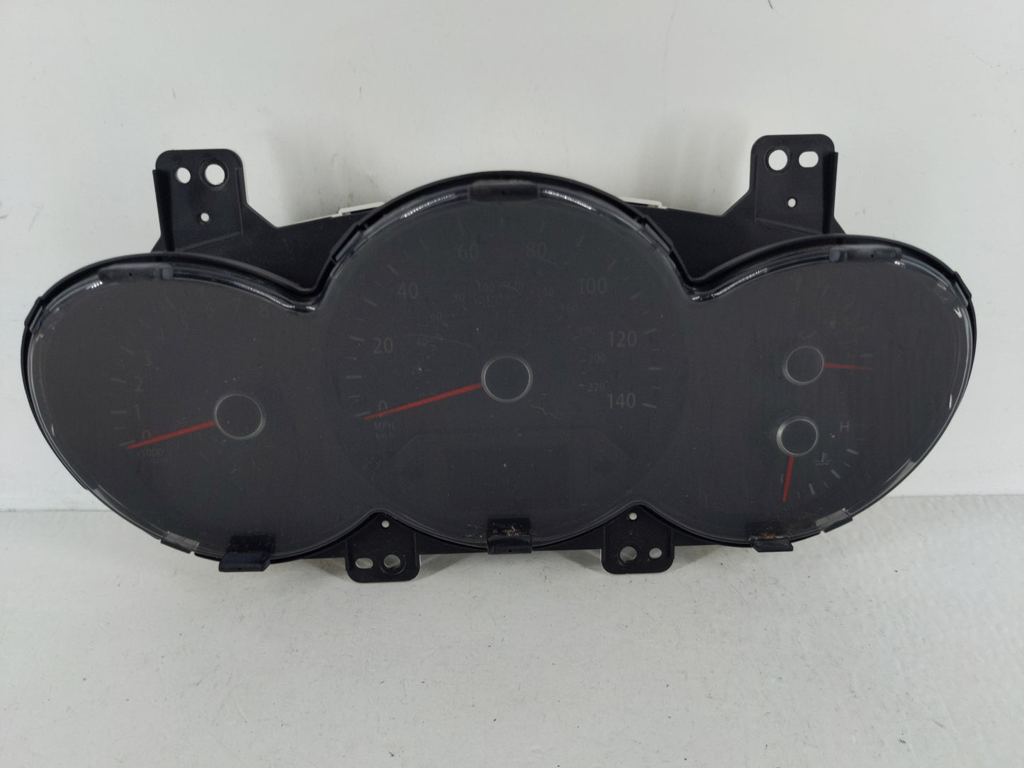 2012-2013 Kia Soul Instrument Cluster Speedometer Gauges P/N:94009-2K320 Fits Fits 2012 2013 OEM Used Auto Parts - Oemusedau