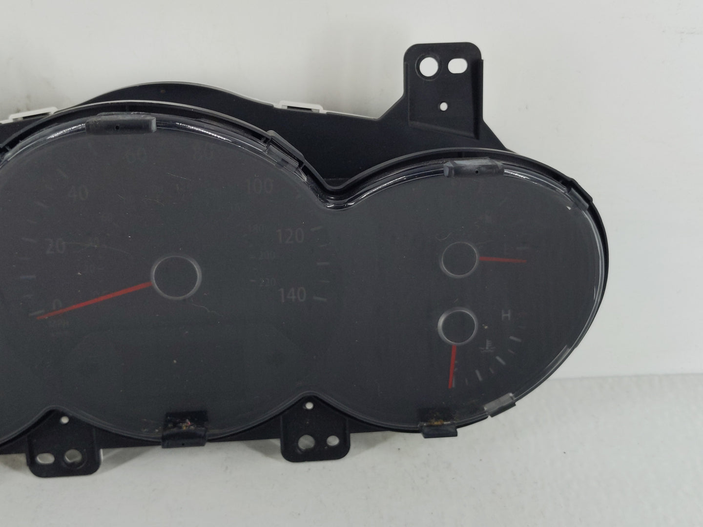 2012-2013 Kia Soul Instrument Cluster Speedometer Gauges P/N:94009-2K320 Fits Fits 2012 2013 OEM Used Auto Parts - Oemusedau