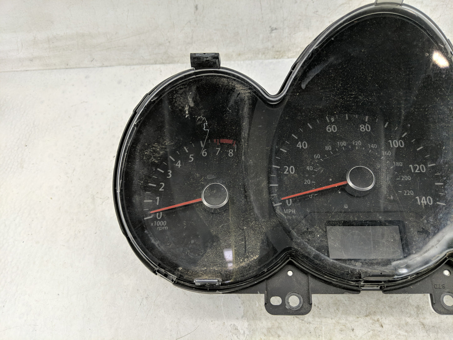 2012-2013 Kia Soul Instrument Cluster Speedometer Gauges P/N:94009-2K380 Fits Fits 2012 2013 OEM Used Auto Parts - Oemusedau