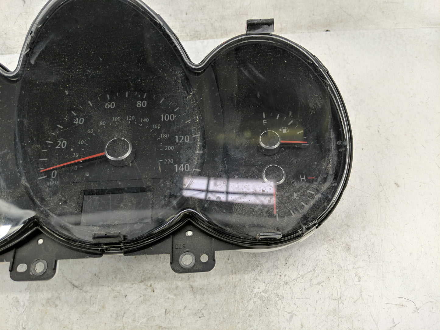 2012-2013 Kia Soul Instrument Cluster Speedometer Gauges P/N:94009-2K380 Fits Fits 2012 2013 OEM Used Auto Parts - Oemusedau