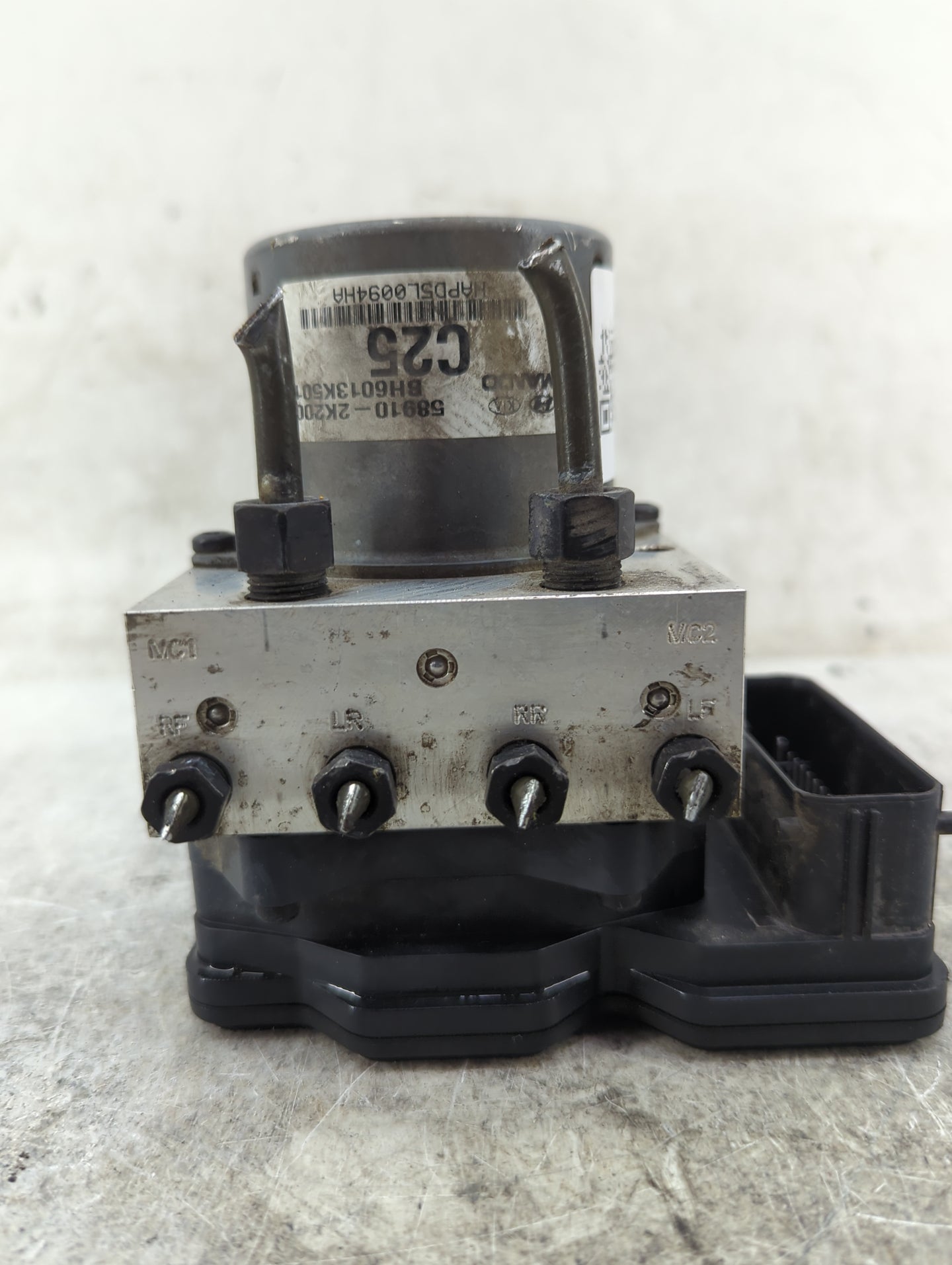 2012-2013 Kia Soul ABS Pump Control Module Replacement P/N:58910-2K200 BH6013K501, BE6003K508, FXDMBA0850Z1530 Fits Fits 201