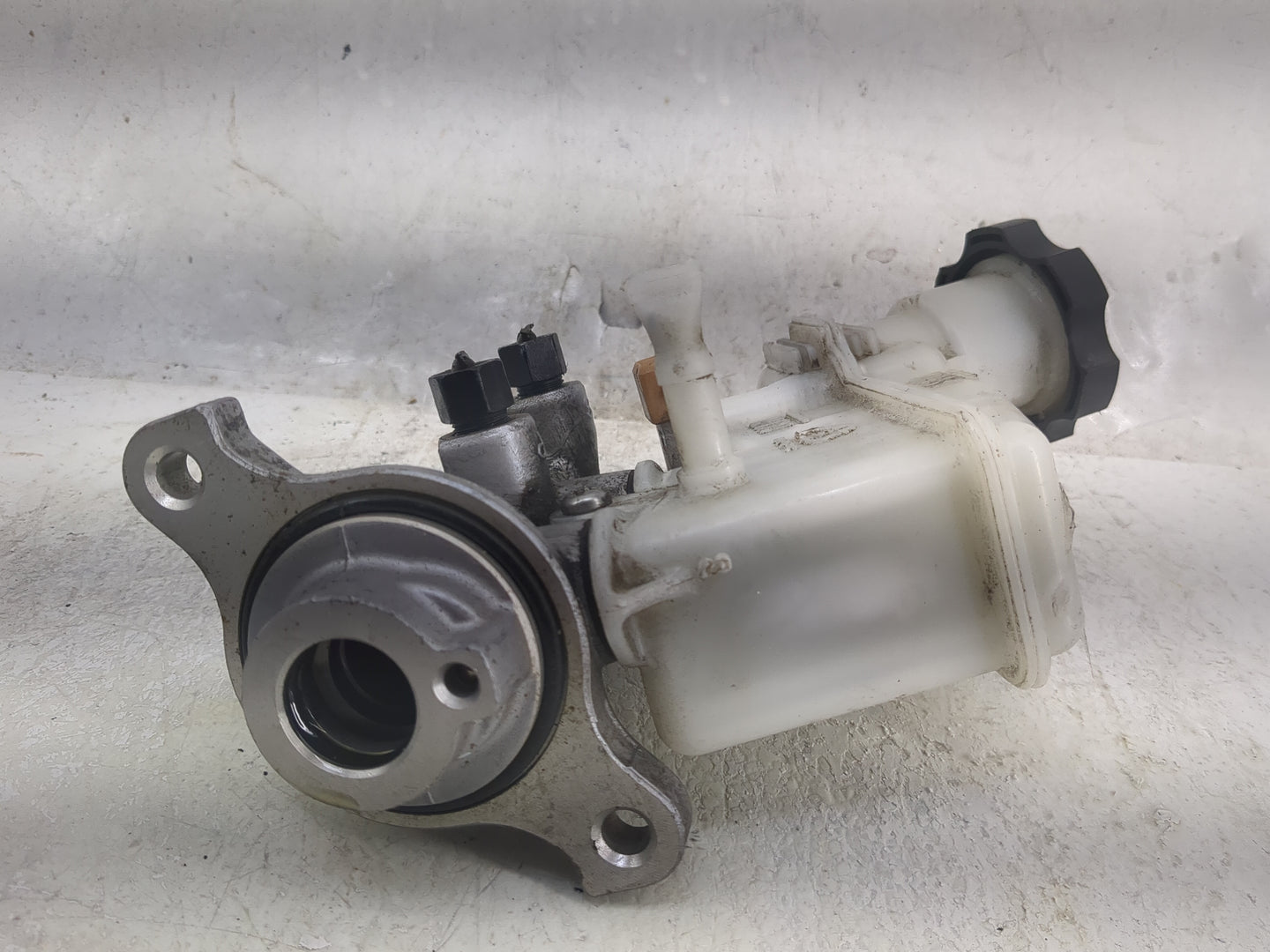 2012-2013 Kia Soul Brake Master Cylinder 1497890 - Oemusedautoparts1.com