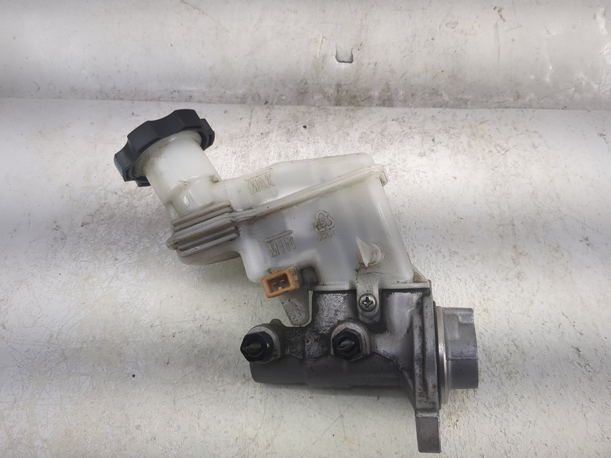 2012-2013 Kia Soul Brake Master Cylinder 1497890 - Oemusedautoparts1.com