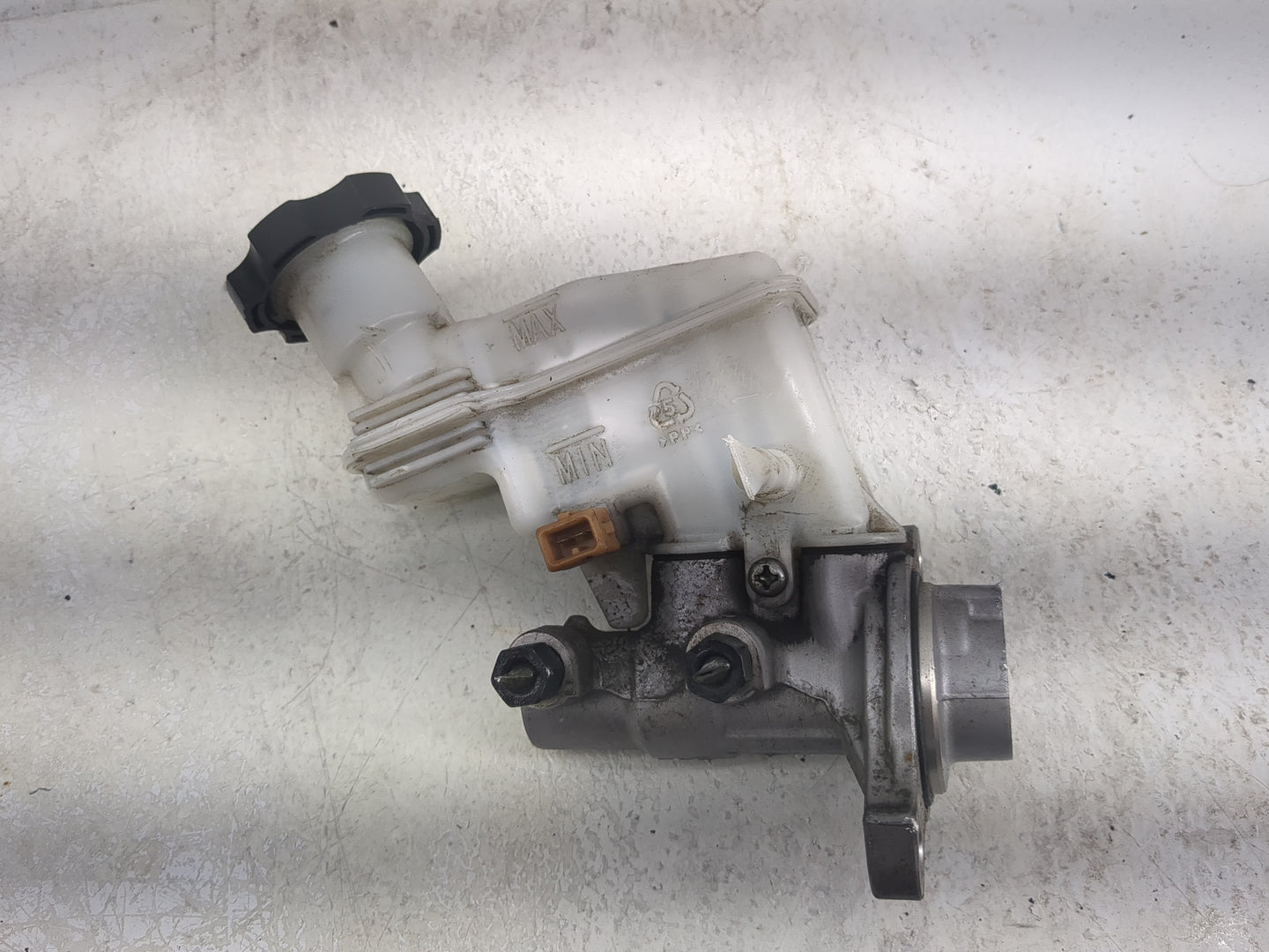 2012-2013 Kia Soul Brake Master Cylinder 1497890 - Oemusedautoparts1.com