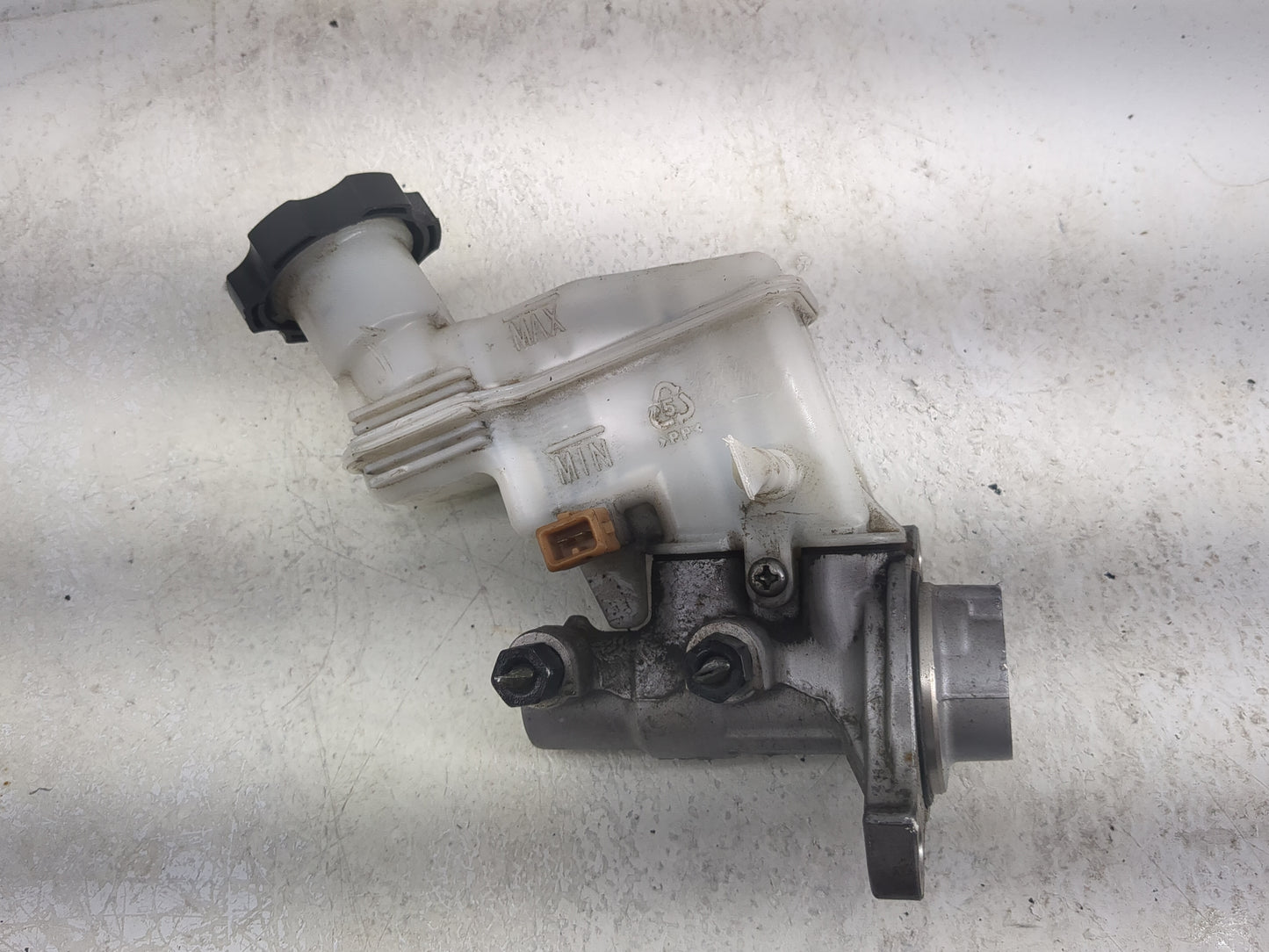 2012-2013 Kia Soul Brake Master Cylinder 1497890 - Oemusedautoparts1.com