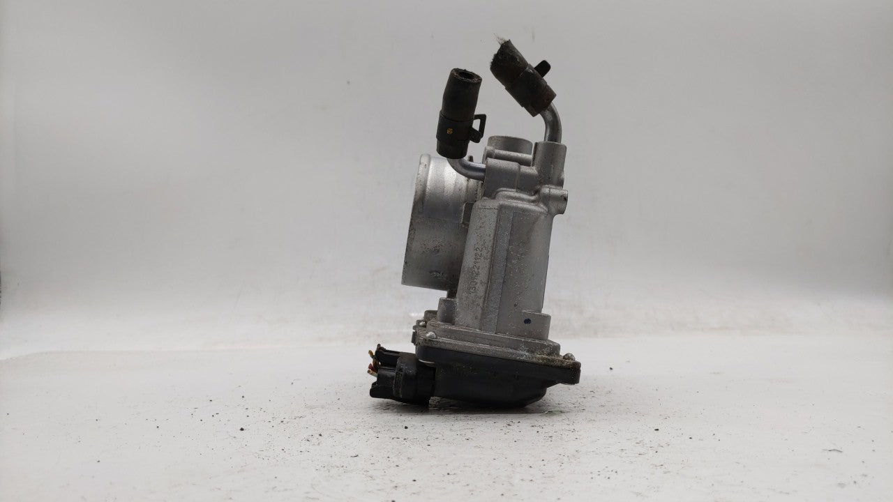 2012-2013 Kia Soul Throttle Body P/N:35100-2E400 Fits Fits 2012 2013 2014 2015 2016 2018 2019 OEM Used Auto Parts - Oemuseda