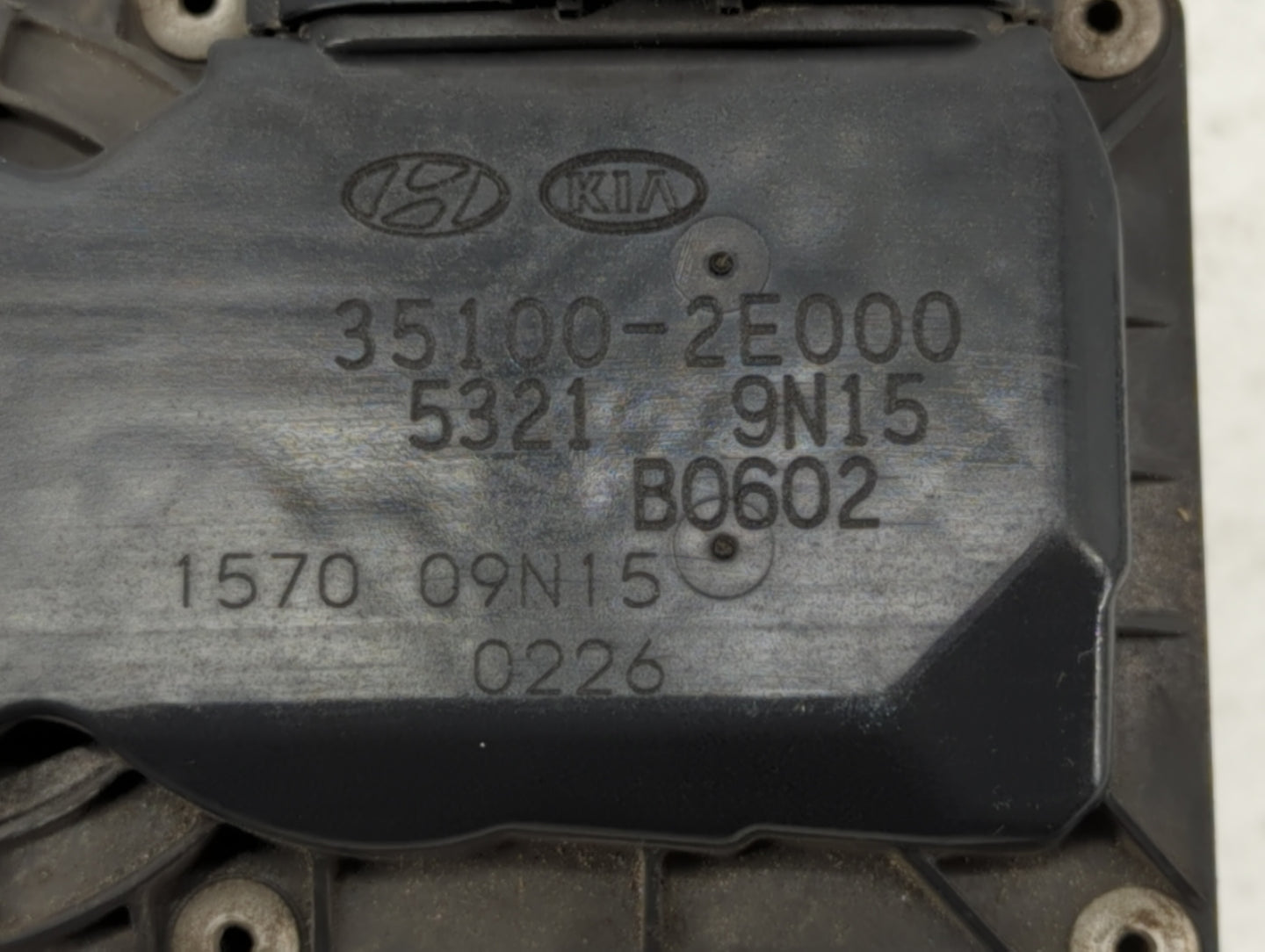 2012-2019 Kia Soul Throttle Body P/N:35100-2E000 35100-2B300 Fits Fits 2012 2013 2014 2015 2016 2017 2018 2019 OEM Used Auto