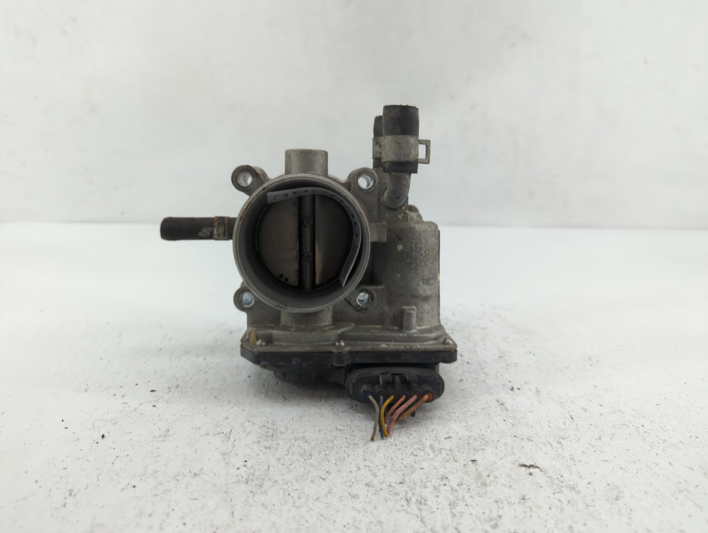 2012-2019 Kia Soul Throttle Body P/N:35100-2B300 Fits Fits 2012 2013 2014 2015 2016 2017 2018 2019 OEM Used Auto Parts - Oem