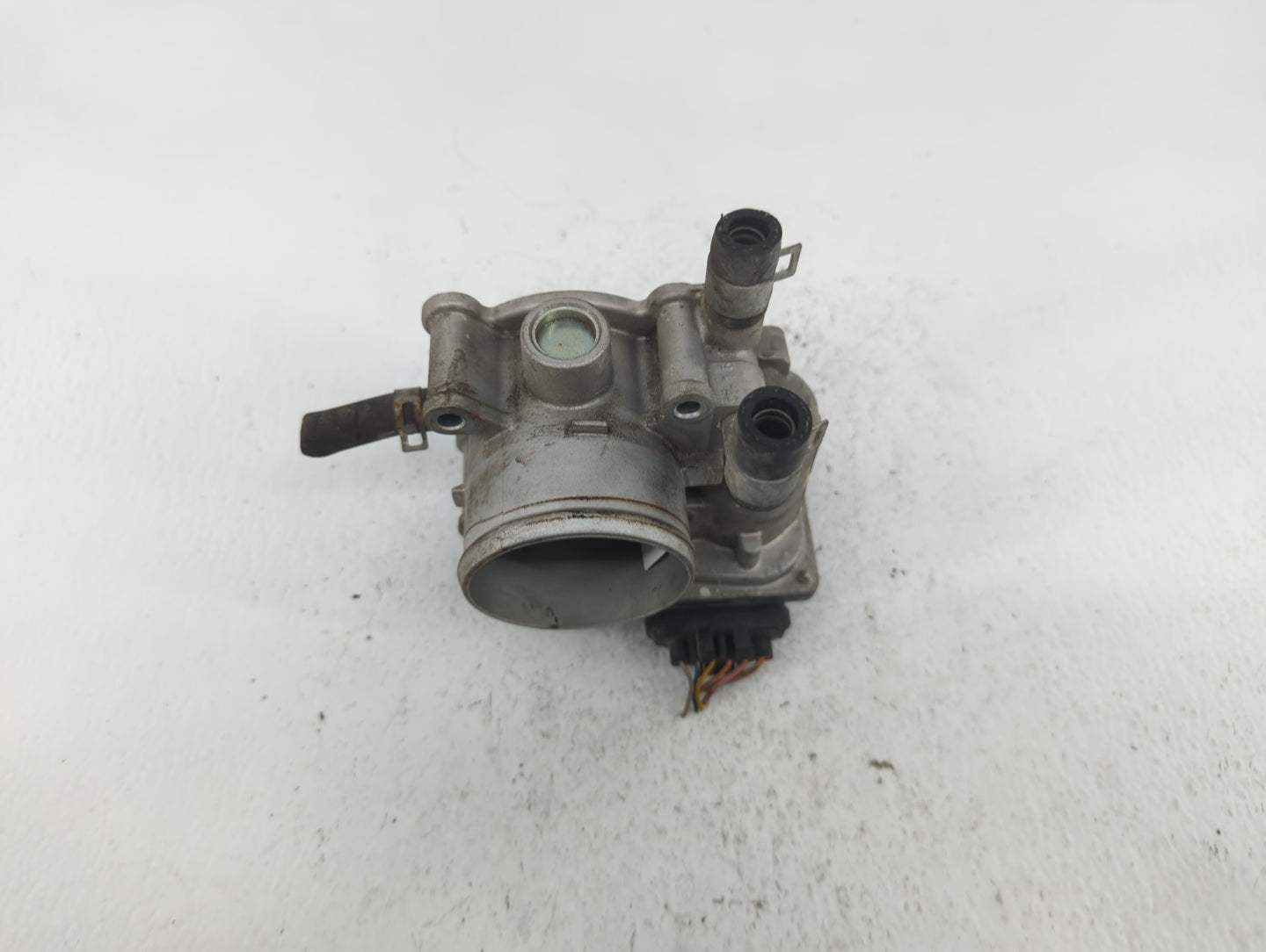 2012-2019 Kia Soul Throttle Body P/N:35100-2B300 Fits Fits 2012 2013 2014 2015 2016 2017 2018 2019 OEM Used Auto Parts - Oem