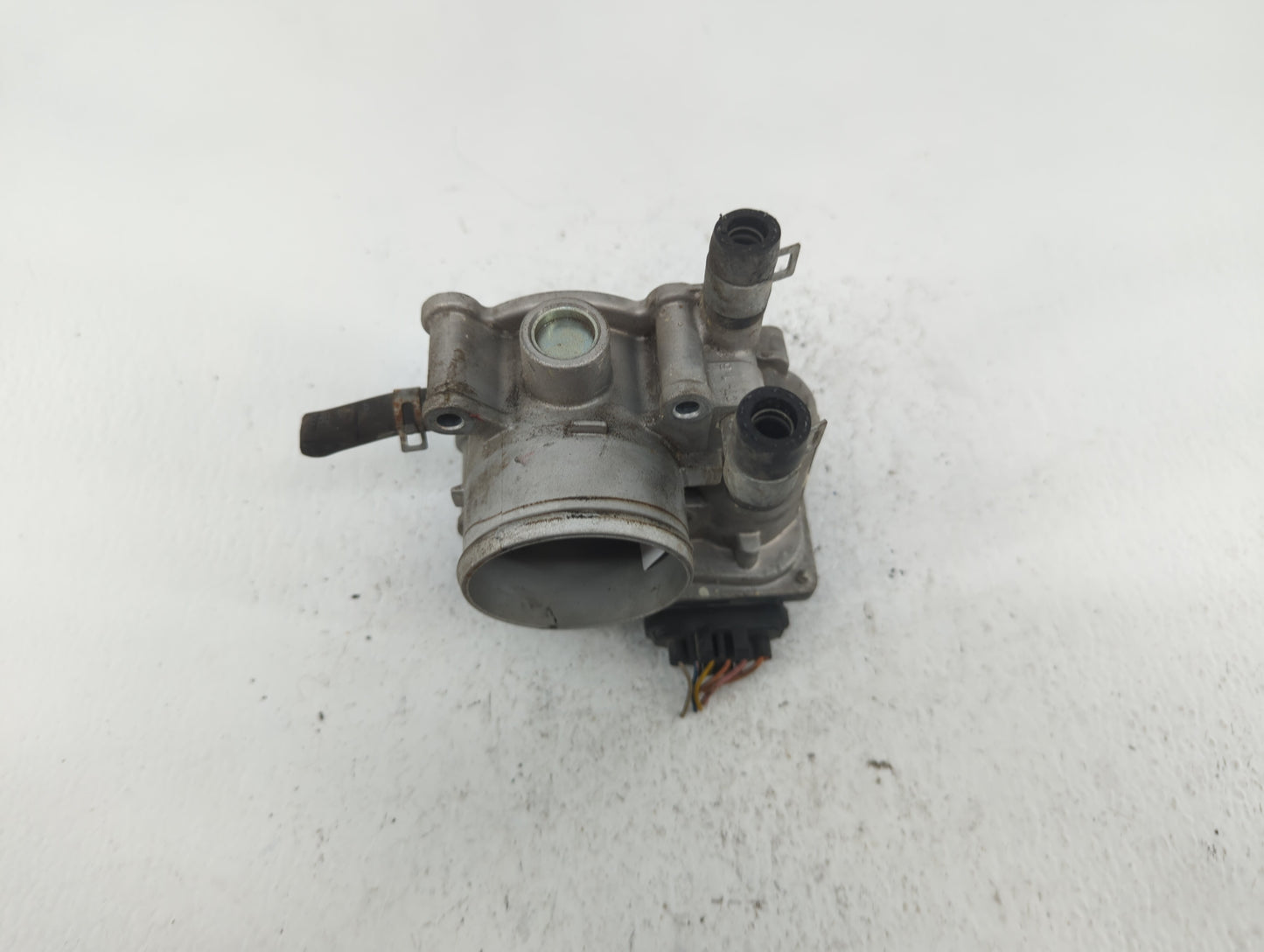 2012-2019 Kia Soul Throttle Body P/N:35100-2B300 Fits Fits 2012 2013 2014 2015 2016 2017 2018 2019 OEM Used Auto Parts - Oem