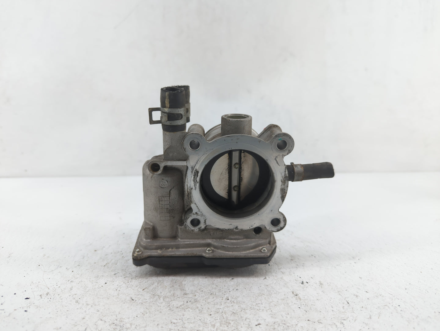2012-2019 Kia Soul Throttle Body P/N:35100-2B300 Fits Fits 2012 2013 2014 2015 2016 2017 2018 2019 OEM Used Auto Parts - Oem