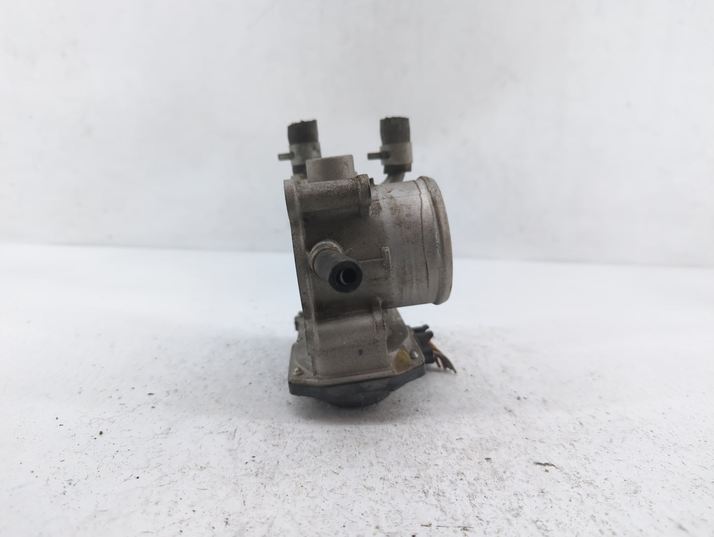 2012-2019 Kia Soul Throttle Body P/N:35100-2B300 Fits Fits 2012 2013 2014 2015 2016 2017 2018 2019 OEM Used Auto Parts - Oem