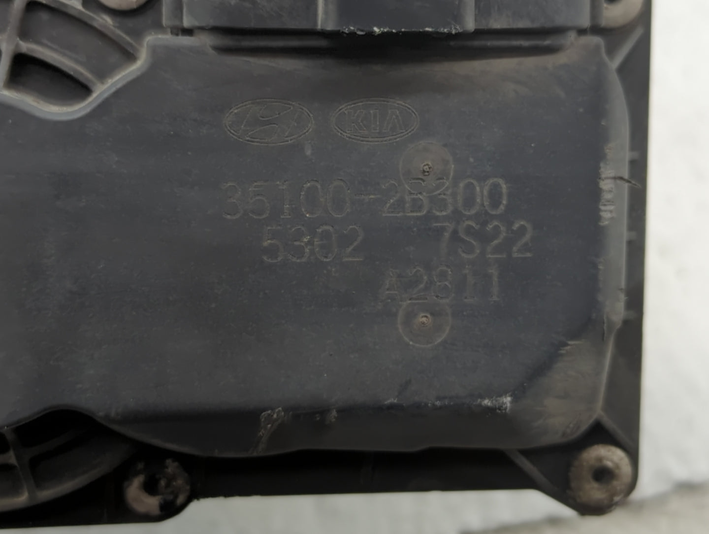 2012-2019 Kia Soul Throttle Body P/N:35100-2B300 Fits Fits 2012 2013 2014 2015 2016 2017 2018 2019 OEM Used Auto Parts - Oem