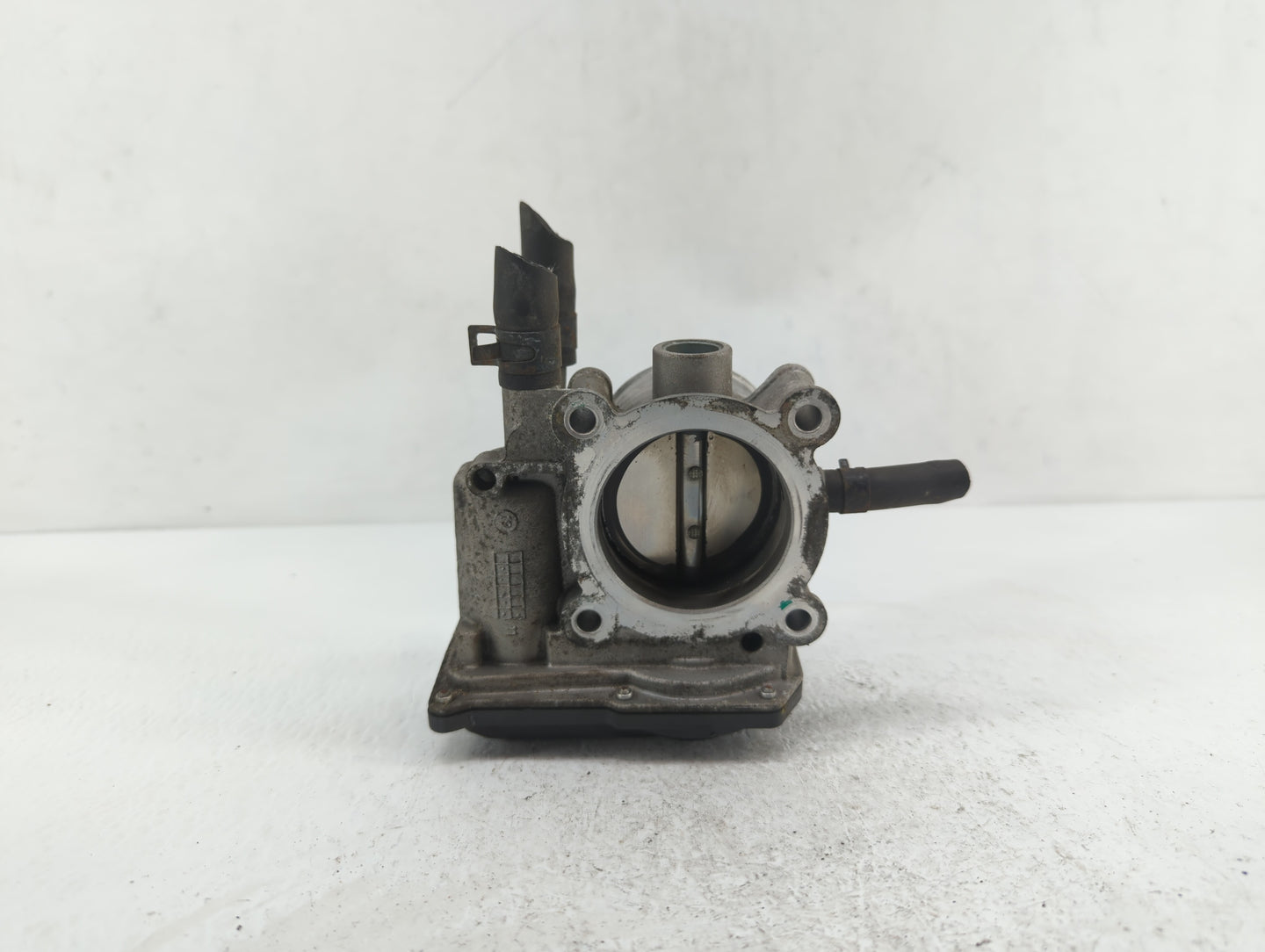 2012-2019 Kia Soul Throttle Body P/N:35100-2B300 Fits Fits 2012 2013 2014 2015 2016 2017 2018 2019 OEM Used Auto Parts - Oem
