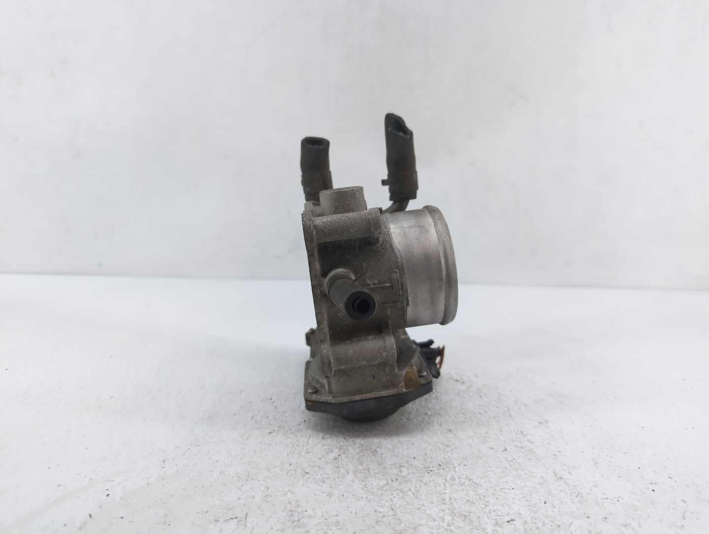 2012-2019 Kia Soul Throttle Body P/N:35100-2B300 Fits Fits 2012 2013 2014 2015 2016 2017 2018 2019 OEM Used Auto Parts - Oem