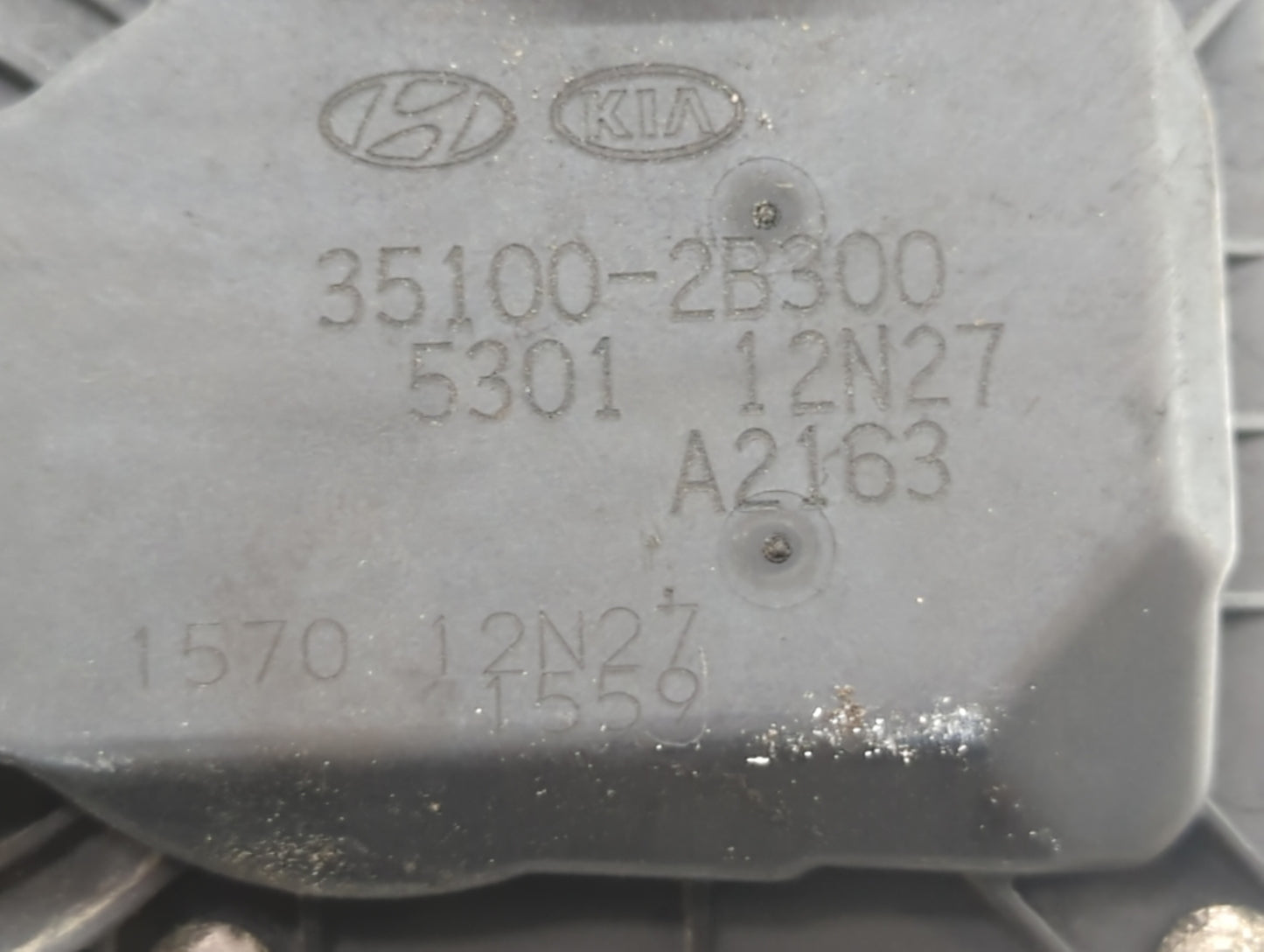 2012-2019 Kia Soul Throttle Body P/N:35100-2B300 Fits Fits 2012 2013 2014 2015 2016 2017 2018 2019 OEM Used Auto Parts - Oem