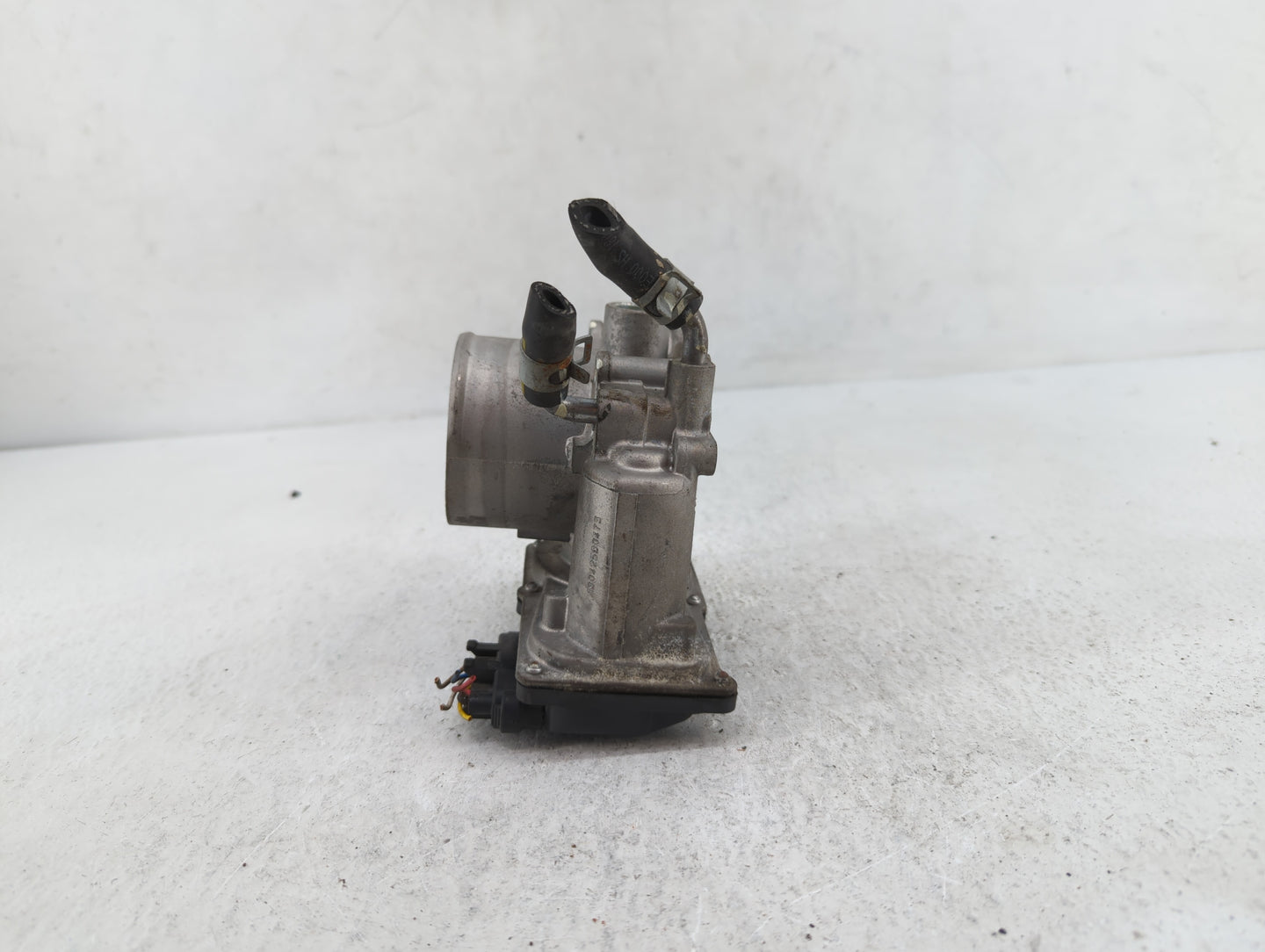 2012-2013 Kia Soul Throttle Body P/N:35100-2E400 35100-2E000 Fits Fits 2012 2013 2014 2015 2016 2018 2019 OEM Used Auto Part
