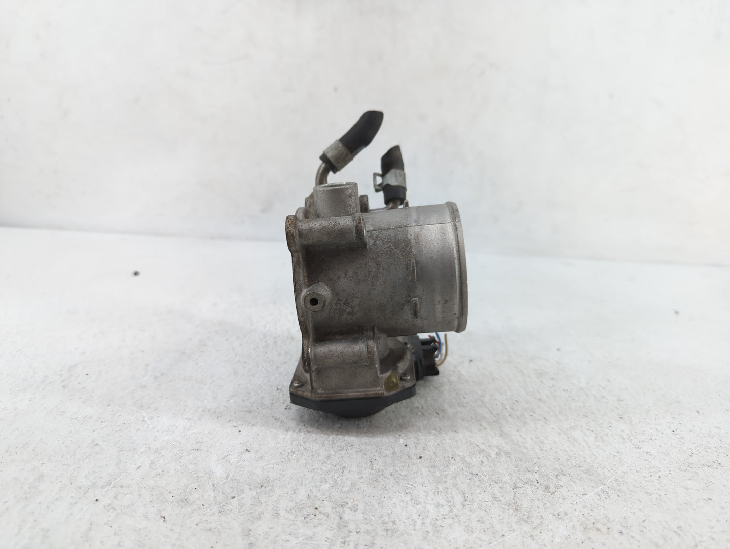2012-2013 Kia Soul Throttle Body P/N:35100-2E400 35100-2E000 Fits Fits 2012 2013 2014 2015 2016 2018 2019 OEM Used Auto Part