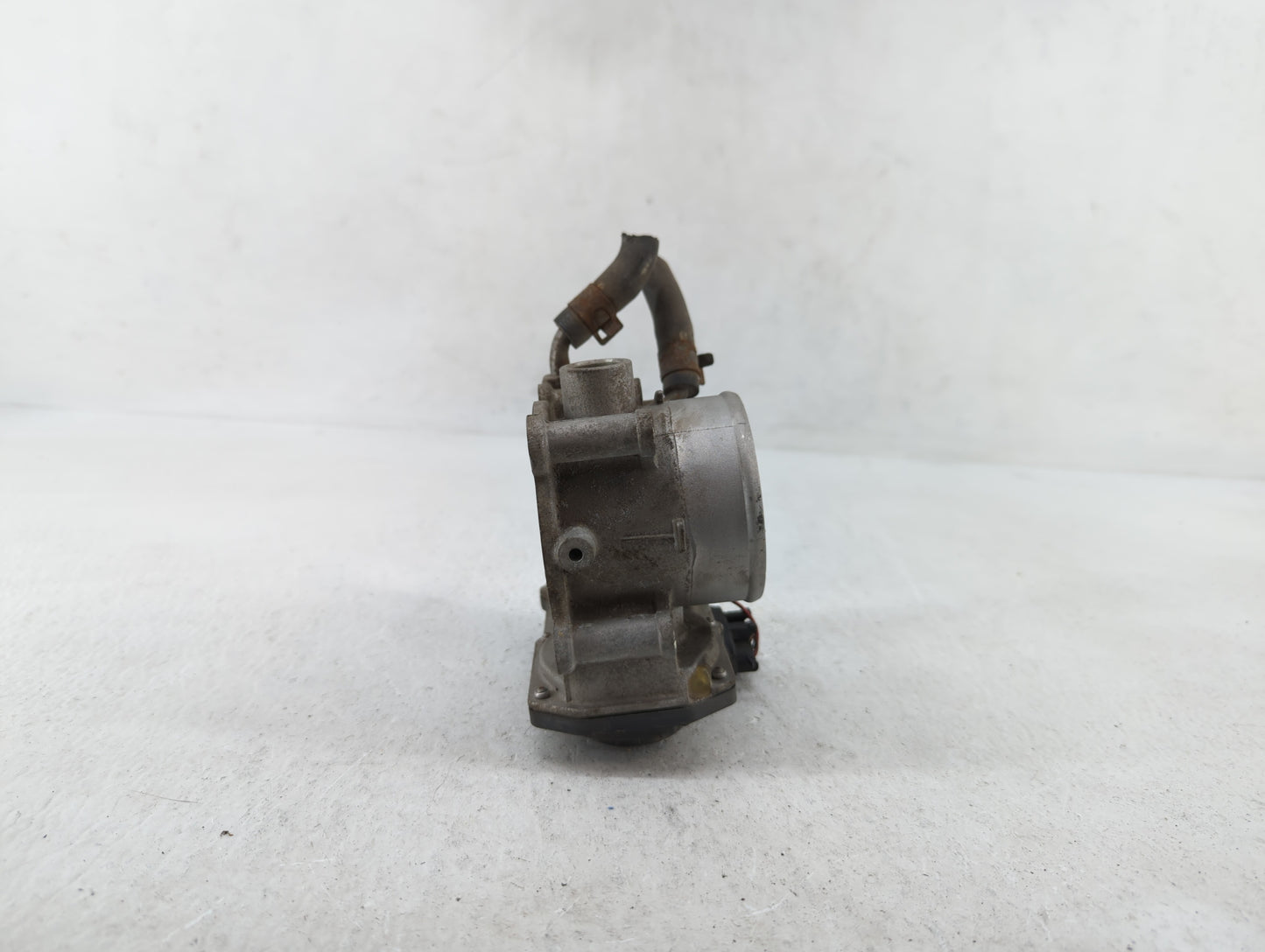 2012-2013 Kia Soul Throttle Body P/N:35100-2E400 35100-2E000 Fits Fits 2012 2013 2014 2015 2016 2018 2019 OEM Used Auto Part