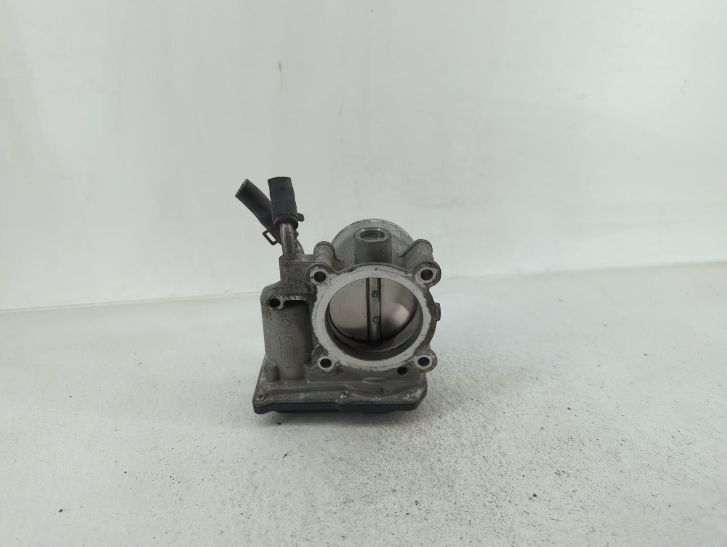 2012-2013 Kia Soul Throttle Body P/N:35100-2E400 35100-2E000 Fits Fits 2012 2013 2014 2015 2016 2018 2019 2020 2021 OEM Used