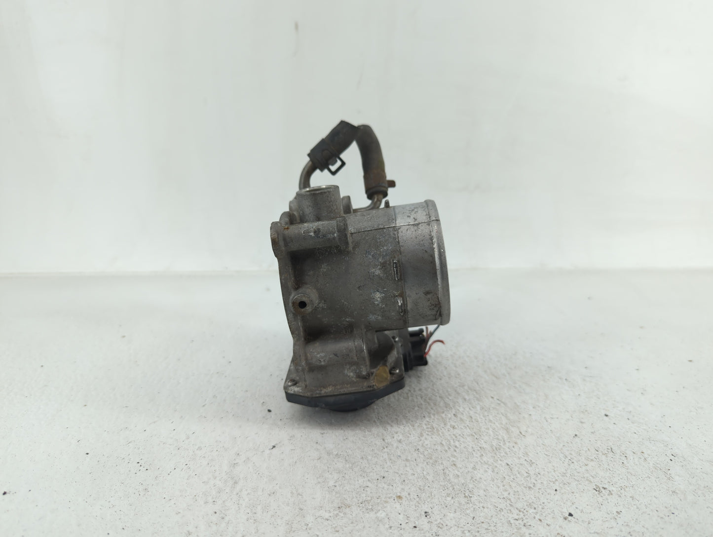 2012-2013 Kia Soul Throttle Body P/N:35100-2E400 35100-2E000 Fits Fits 2012 2013 2014 2015 2016 2018 2019 2020 2021 OEM Used