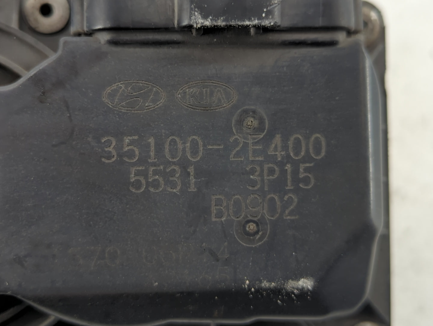 2012-2013 Kia Soul Throttle Body P/N:35100-2E400 35100-2E000 Fits Fits 2012 2013 2014 2015 2016 2018 2019 2020 2021 OEM Used