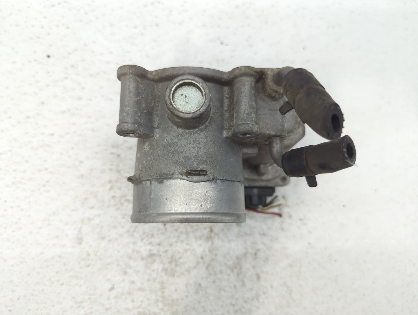 2012-2013 Kia Soul Throttle Body P/N:35100-2E400 Fits Fits 2012 2013 2014 2015 2016 2018 2019 2020 2021 OEM Used Auto Parts 