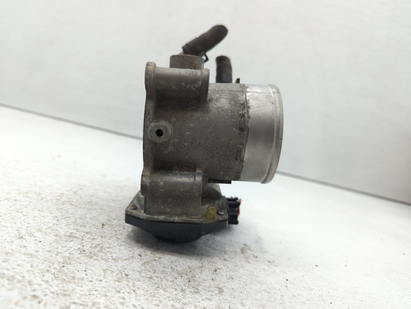 2012-2013 Kia Soul Throttle Body P/N:35100-2E400 Fits Fits 2012 2013 2014 2015 2016 2018 2019 2020 2021 OEM Used Auto Parts 