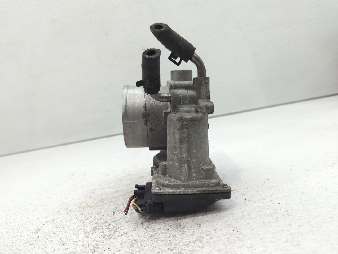 2012-2013 Kia Soul Throttle Body P/N:35100-2E400 Fits Fits 2012 2013 2014 2015 2016 2018 2019 2020 2021 OEM Used Auto Parts 