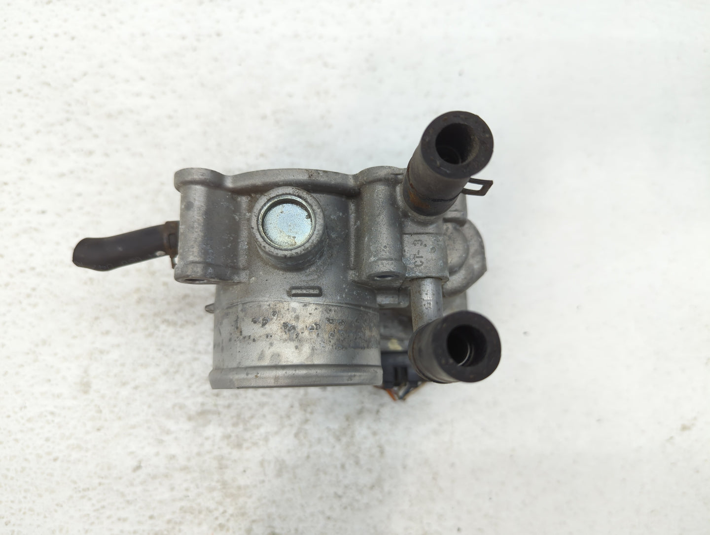 2012-2019 Kia Soul Throttle Body P/N:35100-2B300 Fits Fits 2012 2013 2014 2015 2016 2017 2018 2019 OEM Used Auto Parts - Oem