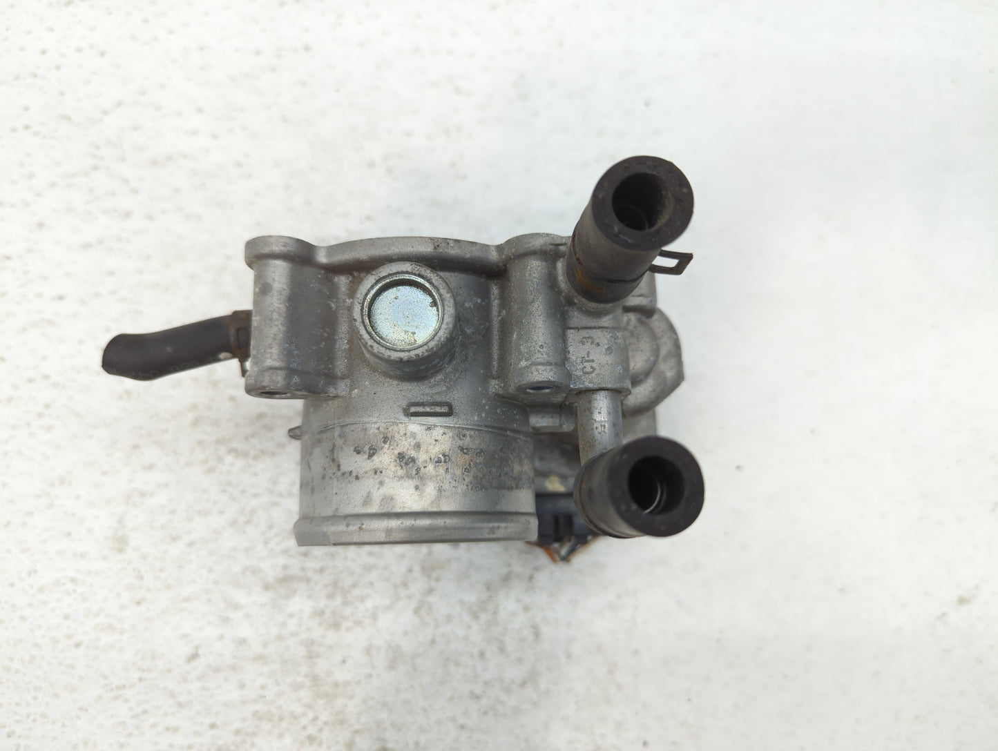 2012-2019 Kia Soul Throttle Body P/N:35100-2B300 Fits Fits 2012 2013 2014 2015 2016 2017 2018 2019 OEM Used Auto Parts - Oem