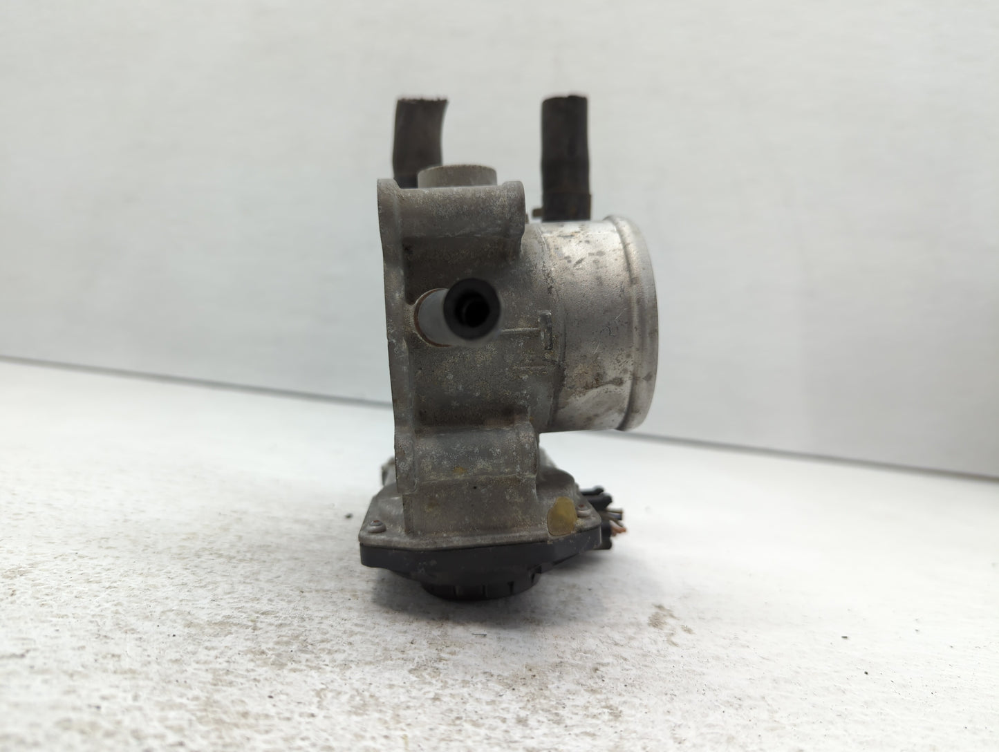 2012-2019 Kia Soul Throttle Body P/N:35100-2B300 Fits Fits 2012 2013 2014 2015 2016 2017 2018 2019 OEM Used Auto Parts - Oem