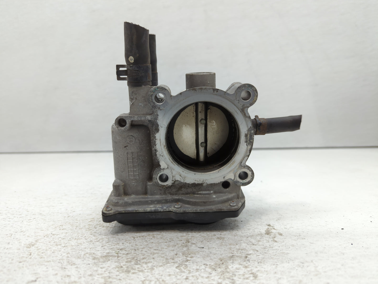 2012-2019 Kia Soul Throttle Body P/N:35100-2B300 Fits Fits 2012 2013 2014 2015 2016 2017 2018 2019 OEM Used Auto Parts - Oem