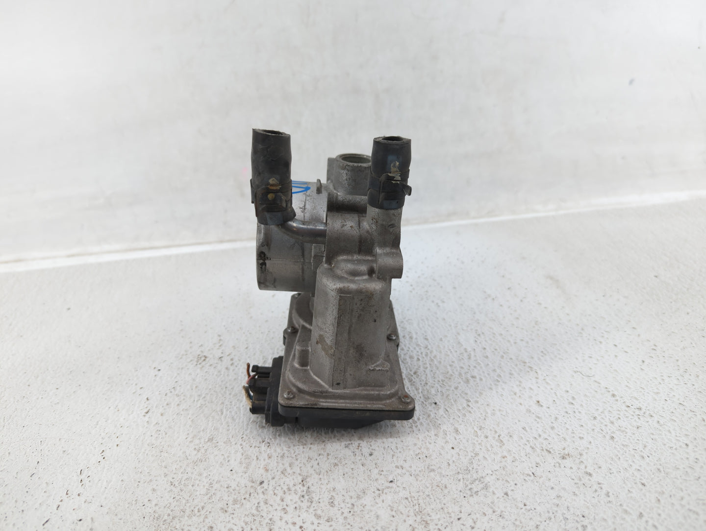 2012-2019 Kia Soul Throttle Body P/N:35100-2B300 Fits Fits 2012 2013 2014 2015 2016 2017 2018 2019 OEM Used Auto Parts - Oem
