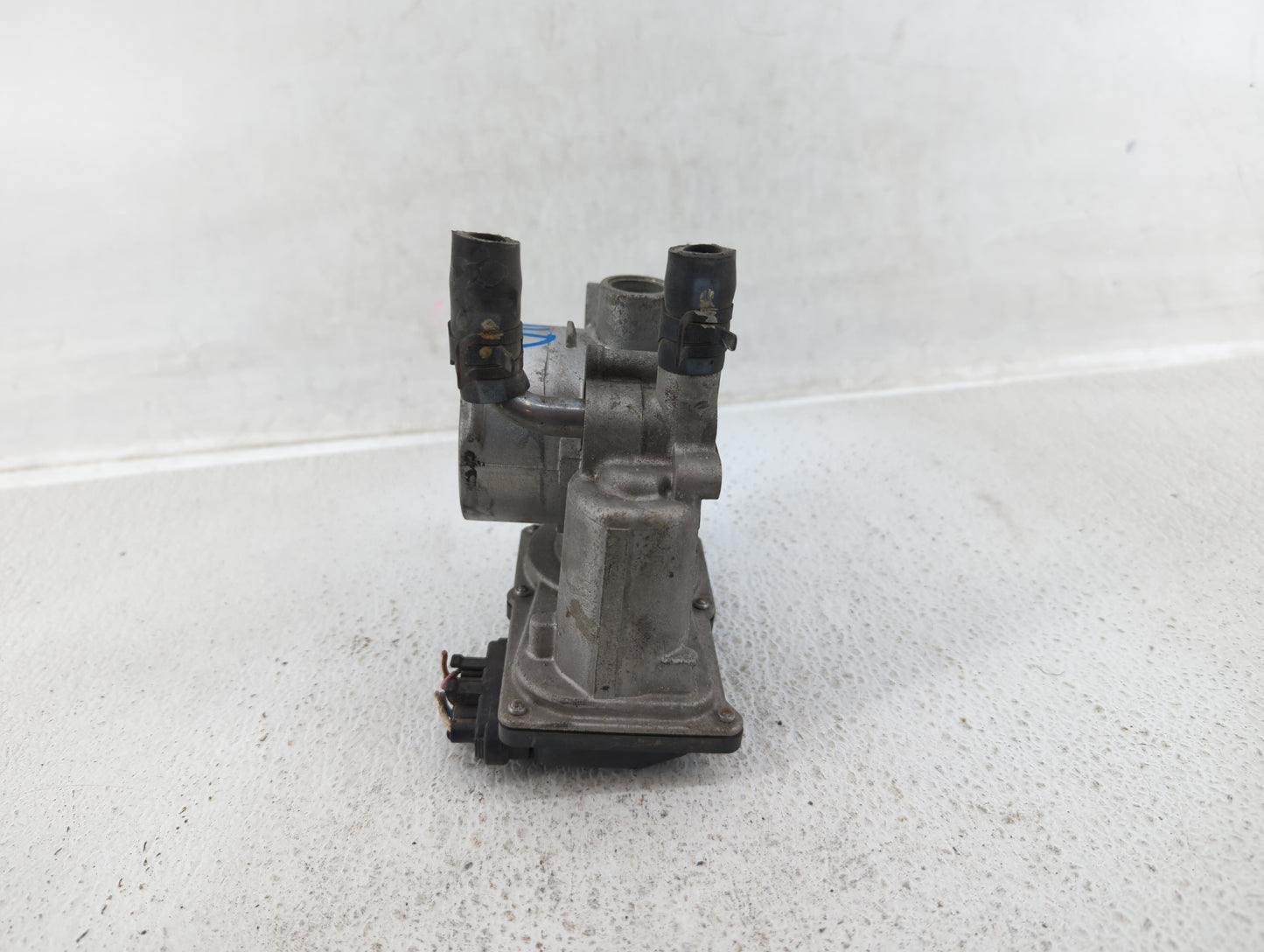 2012-2019 Kia Soul Throttle Body P/N:35100-2B300 Fits Fits 2012 2013 2014 2015 2016 2017 2018 2019 OEM Used Auto Parts - Oem