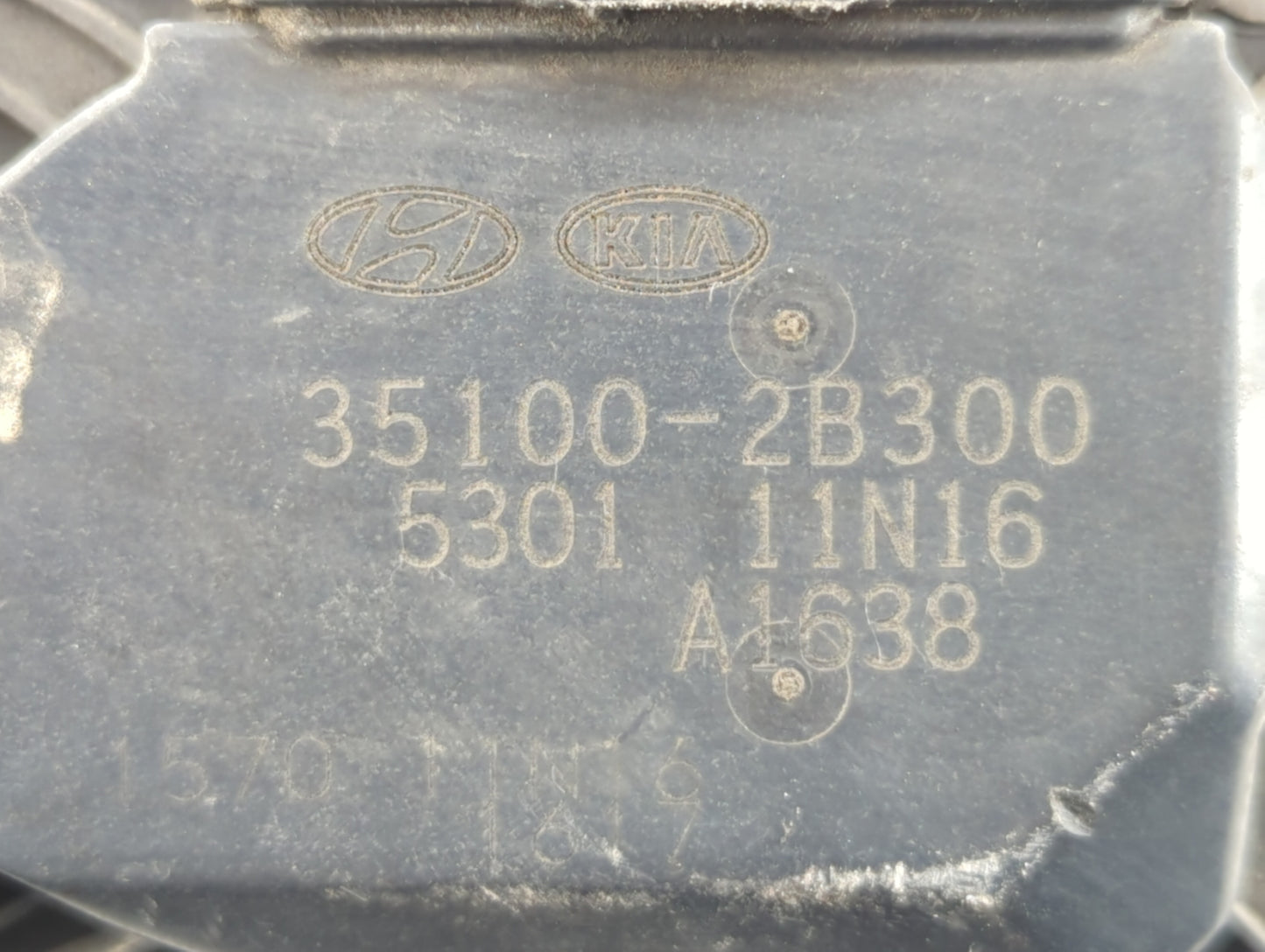2012-2019 Kia Soul Throttle Body P/N:35100-2B300 Fits Fits 2012 2013 2014 2015 2016 2017 2018 2019 OEM Used Auto Parts - Oem