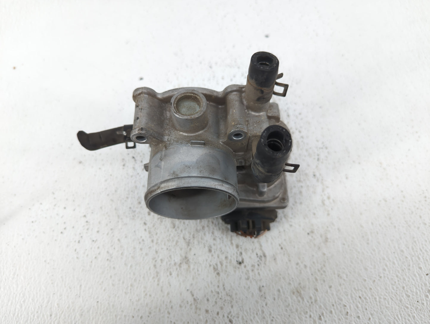2012-2019 Kia Soul Throttle Body P/N:35100-2E000 35100-2B300 Fits Fits 2012 2013 2014 2015 2016 2017 2018 2019 OEM Used Auto